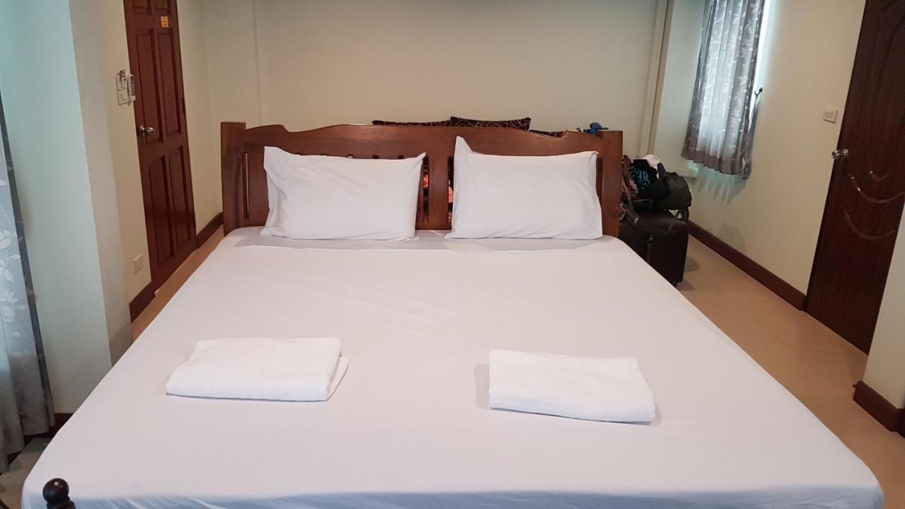 방콕 삼센 삼 플레이스 아파트 외부 사진
